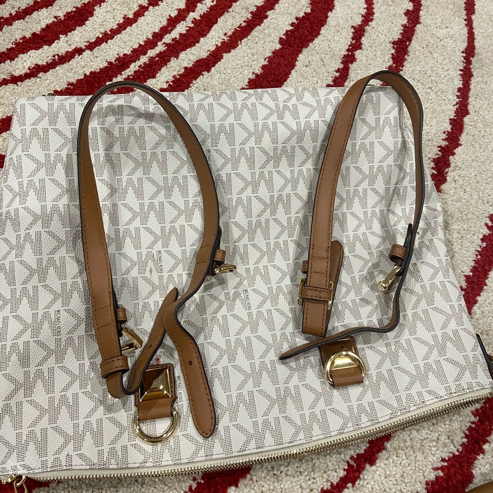 Michael Kors purse - Picture 4 of 4